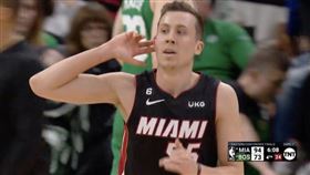 ▲熱火「阿舍哥」羅賓森（Duncan Robinson）做挑釁手勢。（圖／翻攝自John Jablonka推特）