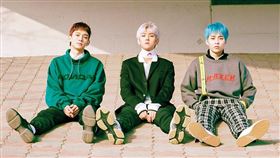 ▲EXO成員邊伯賢（Baekhyun）、金鍾大（CHEN）與金珉錫（XIUMIN）。（圖／翻攝自推特）