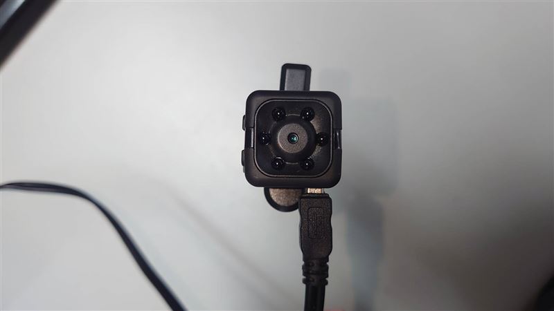 女教官在教室裝針孔偷拍前任私密片