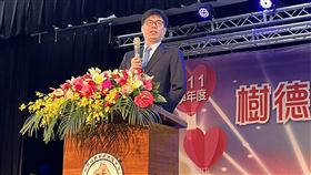 陳其邁出席樹德家商畢業典禮  致詞勉勵學子高雄市長陳其邁1日出席樹德家商畢業典禮，他致詞時以自身經驗勉勵學子，不要害怕跌倒、挫折，設定目標也要勇於接受挑戰。中央社記者林巧璉攝  112年6月1日