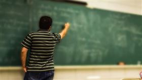 上課,教室,舉手,老師，黑板（示意圖／翻攝自Pixabay）