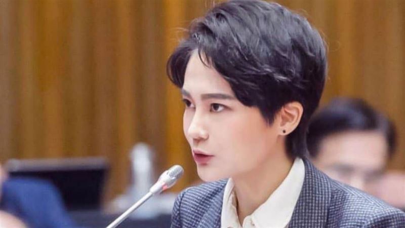 蔡沐霖狠踹女下屬到無底深淵　賴品妤氣炸