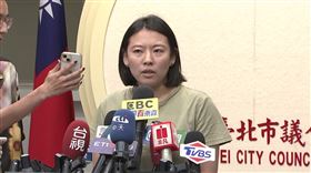民進黨台北市議員何孟樺說明性騷案。