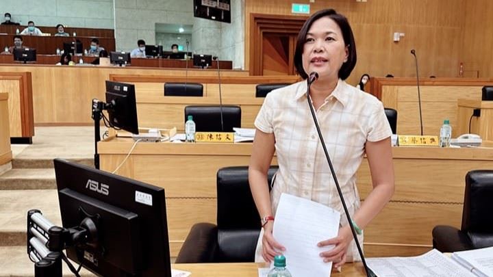 不著上衣免費入場惹議　議員批「黑白來」