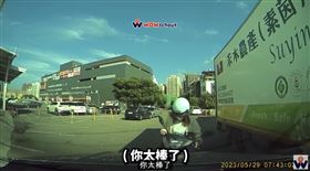 英文,摩托車,迷因（圖／翻攝自《WoWtchout - 地圖型行車影像分享平台》）