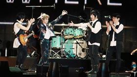 ▲五月天，王源。（圖／翻攝自微博）