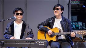 蕭煌奇與全方位樂團的演唱會邀請新科金曲台語歌王王俊杰合作。（圖／好莉嗨提供）