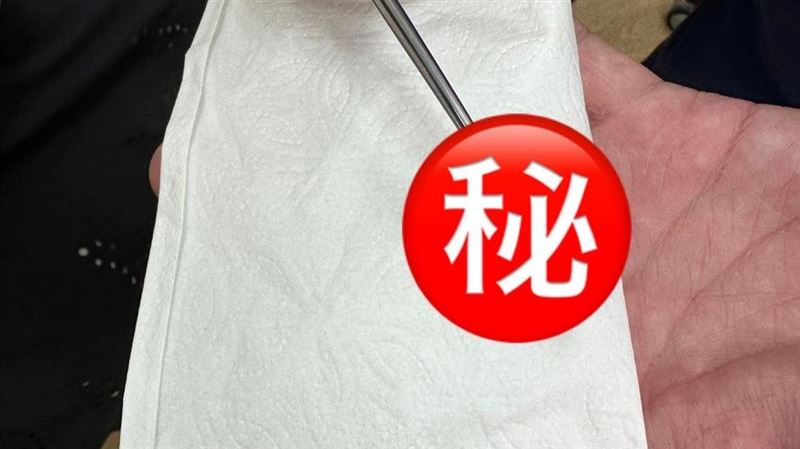 遇雷聲右耳竟聽不見！醫拉出「超長」耳屎