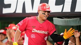 ▲吉力吉撈鞏冠雙響砲。（圖／味全龍球團提供）