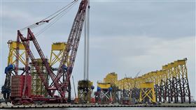 中鋼跨足離岸風電等綠能產業，圖為興達海基公司產製水下基礎。（圖／中鋼提供）