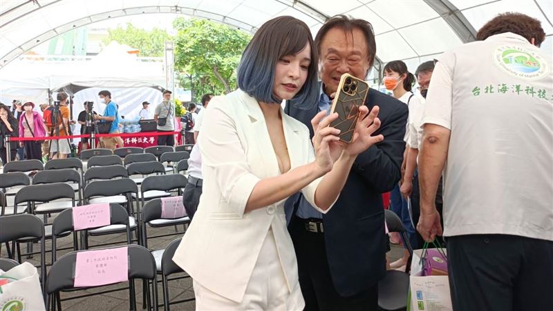 郭鬼鬼逼問「我的痣在哪」？王世堅反應曝