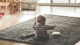 婆婆固執認為孩子會冷。（示意圖／PIXABAY）