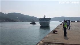 金馬之星發生機械故障，漂流海上近5小時，最後被拖進南竿福澳港修理。（圖／翻攝畫面）