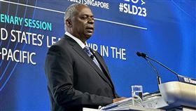 美防長奧斯汀：有決心維護台海和平美國國防部長奧斯汀3日在「香格里拉對話」發表演講表示，美國有決心維護台海和平穩定，會持續維持強大的嚇阻力，並呼籲北京與美國進行軍事對話。中央社記者侯姿瑩新加坡攝  112年6月3日