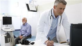 吃東西對一般人來說是再簡單自然不過了，不過對於吞嚥困難的人來說，我們就需要更進一步的去了解，究竟是哪個環節出了問題，例如：肌肉力量、協調狀況等，也就是進行所謂的「吞嚥檢查」