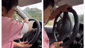 駕訓班學員把方向盤扯下來（圖／翻攝自新浪視頻）