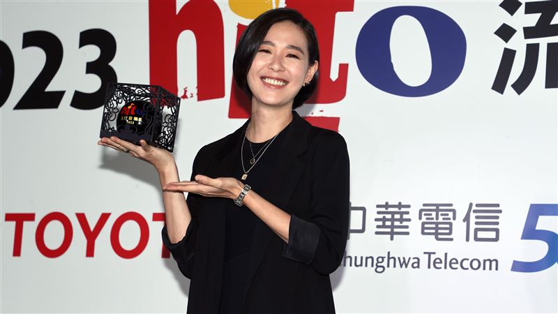 頸椎破裂入院插管　安溥露面揭身體現況