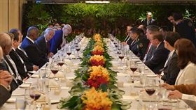 香格里拉對話部長圓桌對談  美中防長出席「香格里拉對話」正在新加坡舉行，新加坡國防部長黃永宏3日主持部長圓桌對談，出席人士包括美、中防長。（新加坡國防部提供）中央社記者侯姿瑩新加坡傳真  111年6月3日