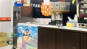 有網友看到一台「霜淇淋機」，沒想到真相卻糗翻了。（圖／翻攝自爆廢公社二館 臉書）