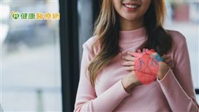 黃姍惠醫師指出，心律調節器植入時，傷口處理至關重要，以避免感染導致住院延長或敗血性休克致命