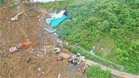 中國四川省林場「山坡地嚴重崩塌」！已有19人死亡　事故原因調查中▲中國四川省林場「山坡地嚴重崩塌」。（圖／翻攝自央視新聞微博）

