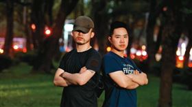 ▲台灣人Cai（左）與陳晞（右）去年在法國結識，決定共赴烏克蘭，加入國際志願軍行列。兩人是隊友，在烏克蘭待了八個月，多次共歷生死關頭。（圖／鏡週刊提供）

