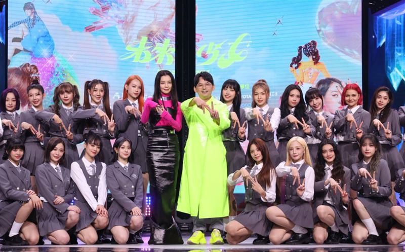 黃子佼（中）、徐若瑄第一次合作節目。（圖／記者邱榮吉攝）未來少女