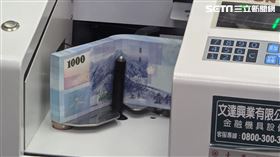 台銀董事長呂桔誠 台幣 新鈔 台灣銀行　展鈔　點鈔　鈔票 （圖／記者戴玉翔攝影）