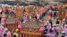 ▲恭迎媽祖回野柳海蝕洞。（圖／翻攝自金山慈護宮臉書專頁）