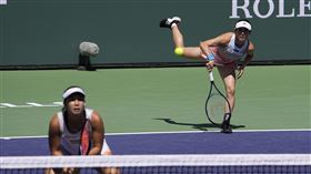 ▲日本女雙球員加藤未唯誤擊女球僮，16強被判出局。（資料圖／美聯社／達志影像）