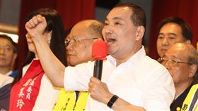 嘉義同鄉會總會辦挺侯大會　侯友宜出席（3）國民黨總統參選人侯友宜（前右）4日下午在台北市出席由中華民國嘉義同鄉會聯合總會舉辦的「嘉義人支持家己人–團結挺侯友宜大會」，致詞籲請鄉親全力支持。中央社記者謝佳璋攝　112年6月4日