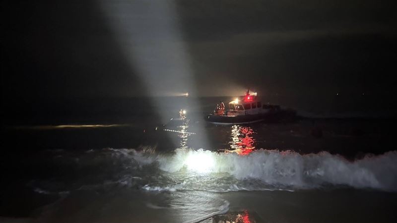 開百萬吉普車看海景  金門情侶險遭滅頂