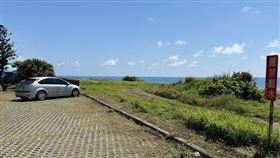 台東縣達仁鄉南田公園昨天（5日）有民眾發現一起死亡事件，一輛銀灰色小客車因停放在公園停車場多日未駛離，當地民眾察覺有異，靠近朝車內查看，竟發現一名男子陳屍內，警方獲報到場處理，初判男子已明顯死亡多時，據了解，死者為外地人，詳細死因仍有待調查釐清。