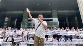 台北市計程車駕駛員職業工會號召計程車包圍交通部。（圖／楊晏琳攝影