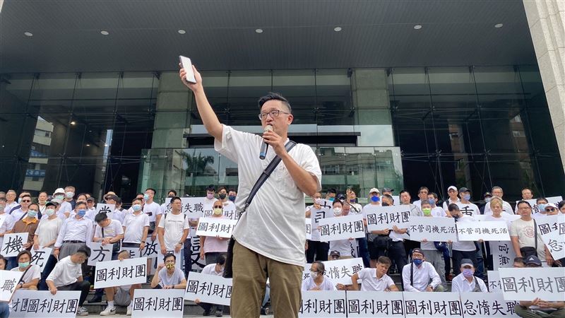 松機接客計劃喊卡有內情？百輛計程車圍城