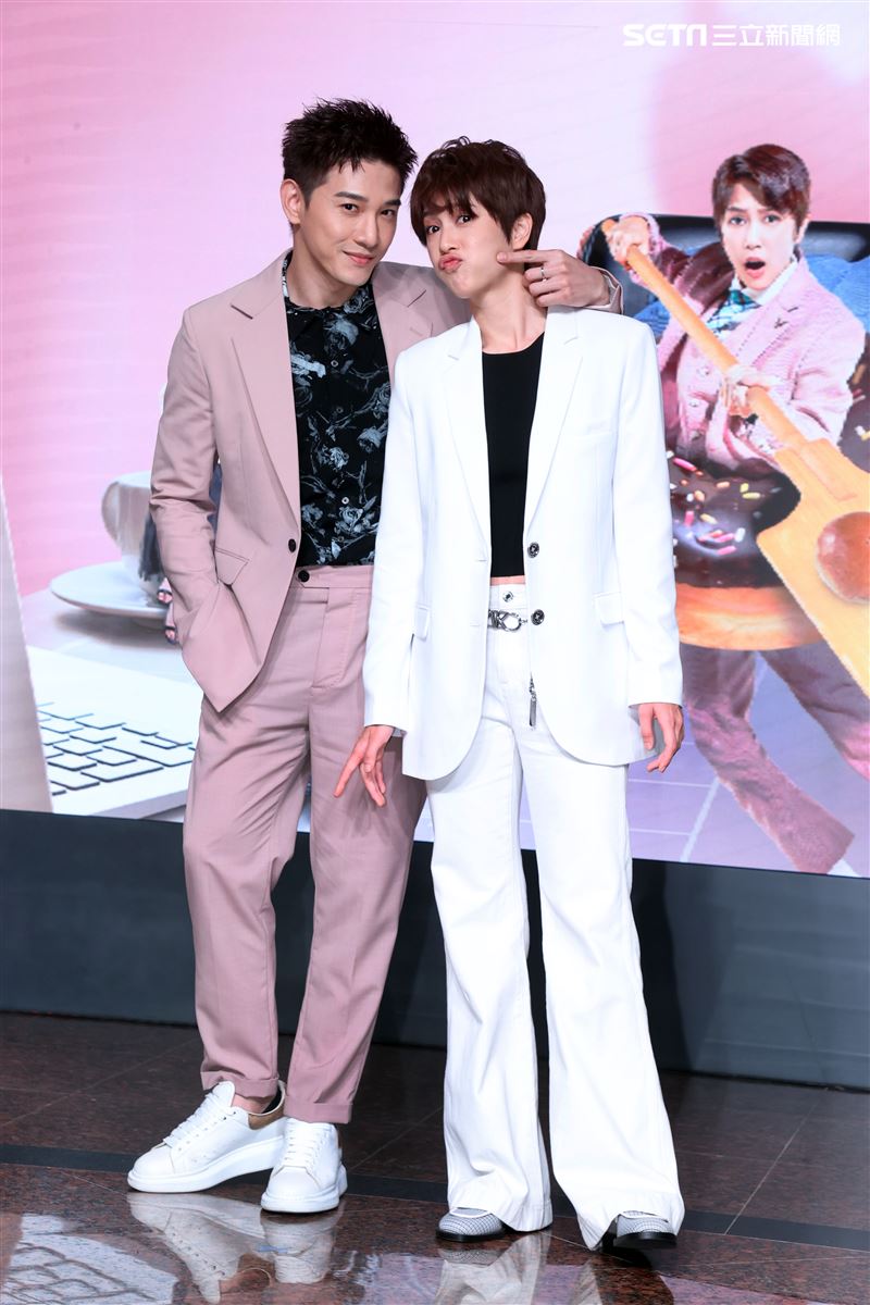 張立昂、劉奕兒出席「鬼之執行長」記者會。（記者邱榮吉/攝影）