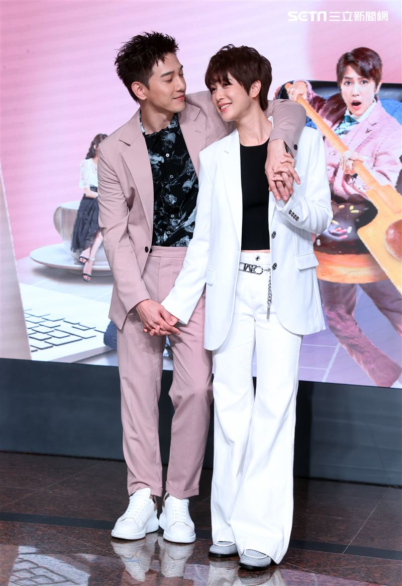 張立昂、劉奕兒出席「鬼之執行長」記者會。（記者邱榮吉/攝影）