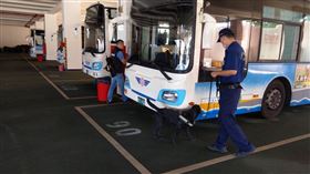 炸彈恐嚇信件又一樁！澎湖縣政府人民陳情單一窗口接獲一封電子郵件，聲稱澎湖某輛巴士內已被安裝遙控炸彈，將在6月6日下午引爆，恐嚇郵件內容與近期全台發生之數起案例雷同，澎湖警方不敢輕忽，已安排警力搜查，但目前並未發現可疑爆裂物。