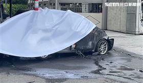 點火駕車衝撞工廠　南投火燒車釀1死（圖／翻攝畫面）