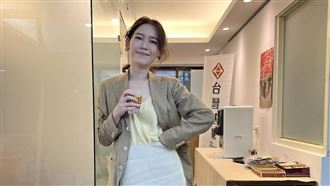 統派亂石平　她嗆回：不能投票的中國敗類