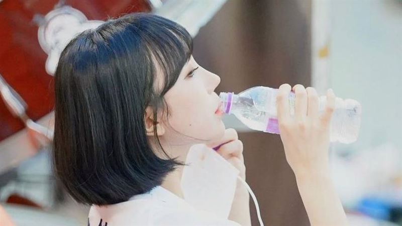 啦啦隊隱藏版女神　深蹲炸出滿滿「誠意」