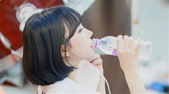 啦啦隊隱藏版女神　深蹲炸出滿滿「誠意」