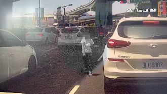 獨／外婆教唆上班！國小童鑽車陣賣玉蘭花