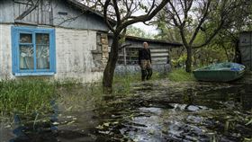 烏克蘭水壩遭炸毀！第聶伯河沿岸8地區被淹沒　美聯社