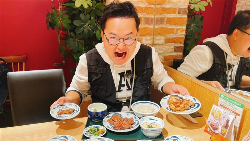 阿倫表示明天不會去投票。(圖/翻攝臉書)