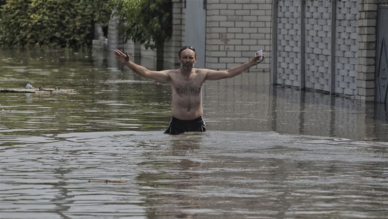 大壩遭炸毀水淹赫松　烏克蘭人咒罵俄羅斯
