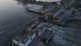 烏克蘭南部的卡科夫卡水壩（Kakhovka Dam）遭炸毀（圖／翻攝自澤倫斯基推特）