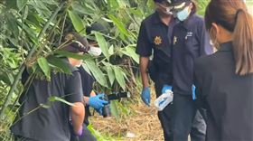 雲林斗六，紅衣男屍，陳屍竹林，邊坡，人行道，疑吸毒遭丟包(圖／翻攝畫面)