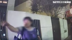 北市張女在五常街進行發音練習，洪姓男子上前制止，張女當場大喊救命，附近居民以為發生命案。（圖／翻攝畫面）