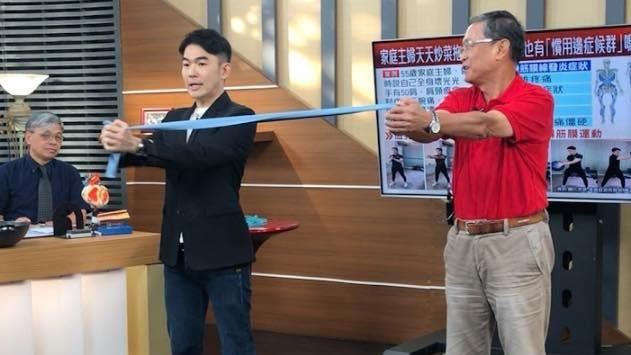 這1習慣害肩頸、手腳痠麻　醫師教3招舒緩